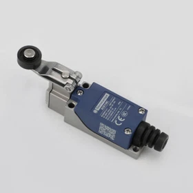 1PCS NEW limit switch XCE145/110/102/118/181/103/154/119/106C Schneider