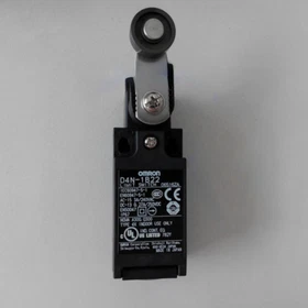 NEW OMRON D4N-1B22 D4N-2B22 Tool change travel switch Safety limit switch