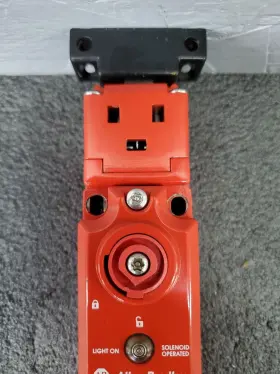 440GMT47047 ALLEN-BRADLEY Guard Master Locking Safety Switch #3