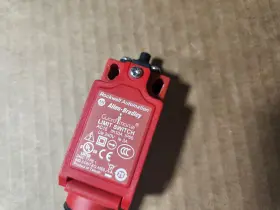 440P-CDPB03R6 ALLEN-BRADLEY Guardmaster Limit Switch #2