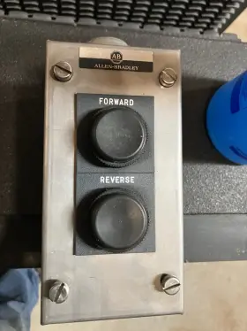 800R-2HB4 ALLEN-BRADLEY Pushbutton Staion Enclosure Fw