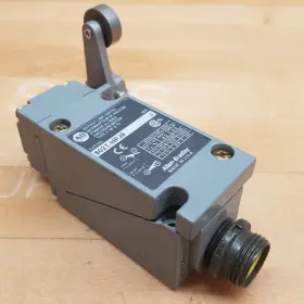 802T-HPJ9 ALLEN BRADLEY Plug Oiltight Limit Switch