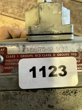 EFDB175-12 APPLETON Selector Switch Control Station Position #2