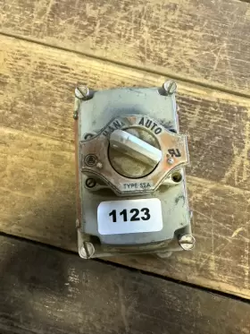 EFDB175-12 APPLETON Selector Switch Control Station Position