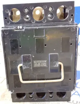 PT324 BOLTSWITCH INC Fusible Pullout Switch Pole Vac Amp