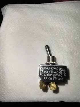 35-143 CARLING Bat Handle Toggle Screw Terminal