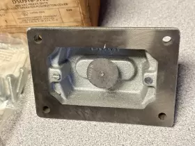 DSD918S153 COOPER CROUSE-HINDS Single Front Pushbutton Cover #3