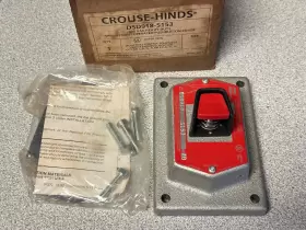 DSD918S153 COOPER CROUSE-HINDS Single Front Pushbutton Cover