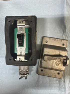 782274229607 CROUSE-HINDS Crosse Snap Switch Cover Hubble