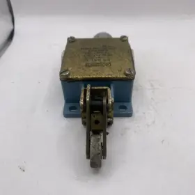 83-841-0 CROUZET Roller Lever Limit Switch #3