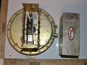 1626-5 DWYER Differential Pressure Switch #2