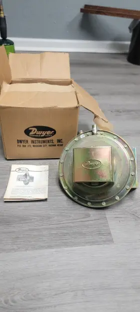 1638-0 DWYER Differential Pressure Switch Vac