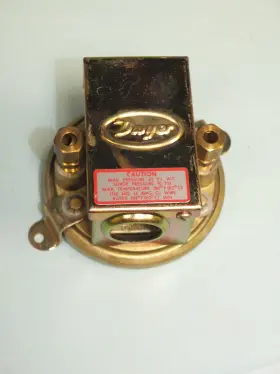 1910.1 DWYER Differential Pressure Switch