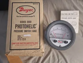 3025 DWYER Photohelic Pressure Switch Gage
