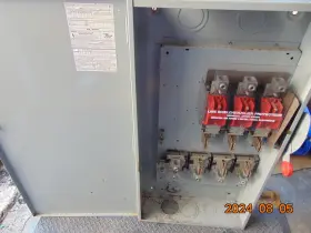 DH325NGK EATON CUTLER HAMMER Safety Disconnect Switch Amp #3