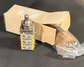 3613-8 ELECTROSWITCH Snap Action Switch Nos Bag Box