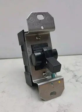 LAB21 EMERSON Appleton Toggle Switch Hazardous Amp