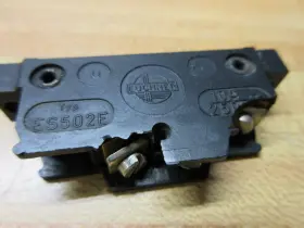 ES502E EUCHNER Switch Disconnect Chipped #2