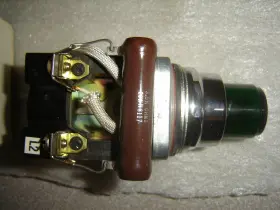 52PA6N3WJK FURNAS Oil Control Push Lens Nos Box