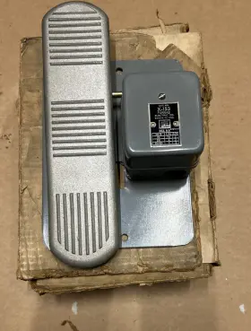 X153 FURNAS Switch Box