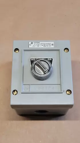 CR2940BC GE Nos Safe Select Switch Control Station
