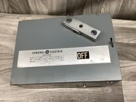 DE363 GE General Electric Fusible Bus Plug Switch Amp