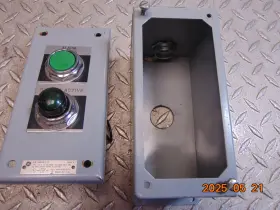 CR104PEG12 GENERAL ELECTRIC Ge Push Station Enclosure Alarm