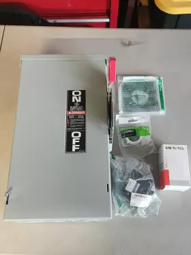 TH4322R GE Pole Safety Disconnect Switch Extras