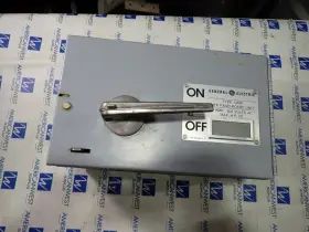 THFP361 GE Qmr Fused Switch Volt Amp