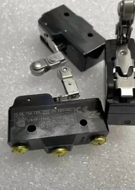 BZ-2RW826-A2 HONEYWELL MICROSWITCH Roller Lever Spdt Limit #3