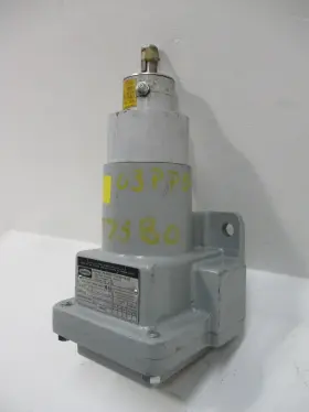 2210-132CC9S HUBBELL Pilot Switch
