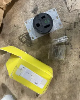 HBL9367 HUBBELL WIRING DEVICE-KELLEMS Straight Blade Devices