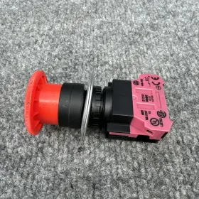 AVW401R IDEC Emergency Pushbutton Switch #3