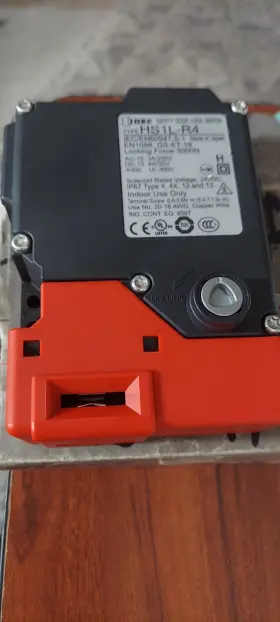 HS1LR4 IDEC Safety Door Lock Switch Locking Force