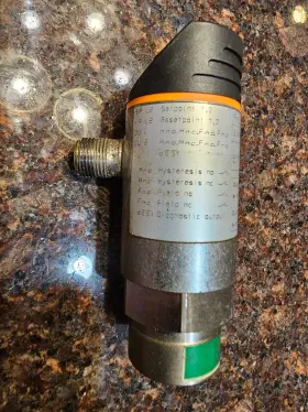 PN7202 IFM Digital Programmable Pressure Switch Dual Bar #3