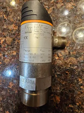 PN7202 IFM Digital Programmable Pressure Switch Dual Bar