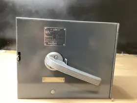 V2F3204 ITE SIEMENS Fusible Panelboard Switch Amp