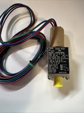 130P42C6BHR ITT Neon Dyn Pressure Switch