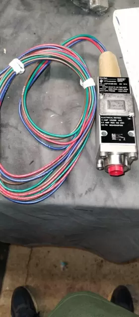 132P4S408-009 ITT Neo Dyn Pressure Switch