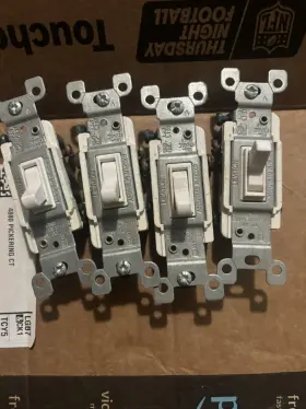 208-02653-02W LEVITON Ac Switch #2