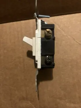208-02653-02W LEVITON Ac Switch #3