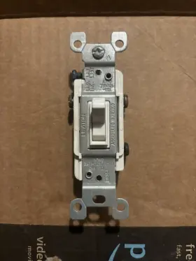208-02653-02W LEVITON Ac Switch
