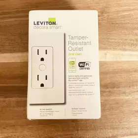 D215R-2RW LEVITON Decora Smart Outlet Tamper Wi Fi