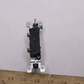 M24-01451-2WM LEVITON Single Pole Switch