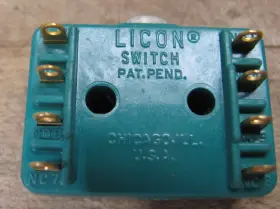 22-388051 LICON Limit Switch Vac Vdc Circuits Amp