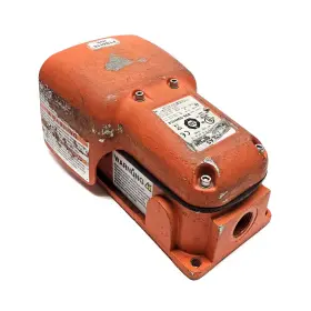 936-SWHC4 LINEMASTER SWITCH Atlas Guard Cast Spdt #3