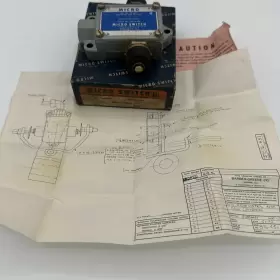 BAF1-3CNX1 MICRO SWITCH Limit Top Bott Plunger Und Lab #3