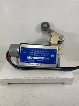 BZLN-2-RH MICRO SWITCH Nos Limit Roller Arm