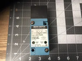 LYS02C-2S MICRO SWITCH Proximity