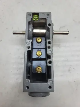 EA15030275 NAMCO Snap Lock Limit Switch Double End Shaft #2